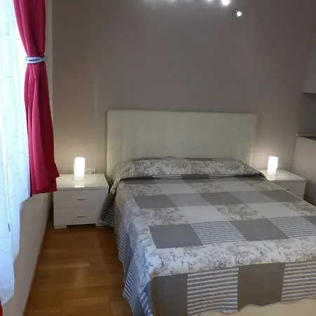 Residenza Piazza Santo Stefano 아파트 *